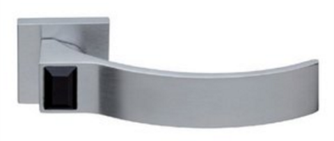 Дверная ручка LINEA CALI на квадратной розетке "ELIOS" nero 1343 RO 019 CS хром матовый