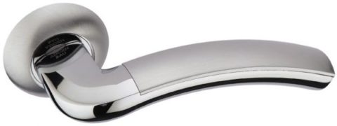 Дверная ручка на круглой розетке ADDEN BAU Twin A127-02 Chrome хром