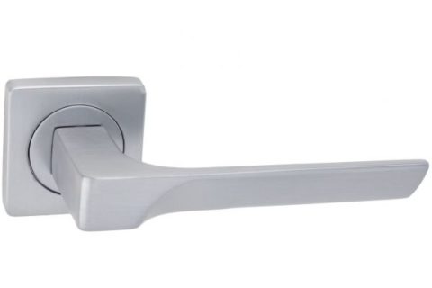 Дверная ручка VANTAGE V42 на квадратной розетке L-2 матовый хром