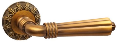 Дверная ручка Vantage V60 на круглой розетке CF кофе