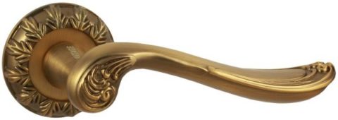 Дверная ручка Vantage V61 на круглой розетке CF кофе