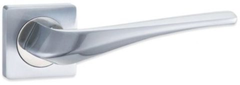 Дверная ручка VANTAGE V10 на квадратной розетке SC матовый хром